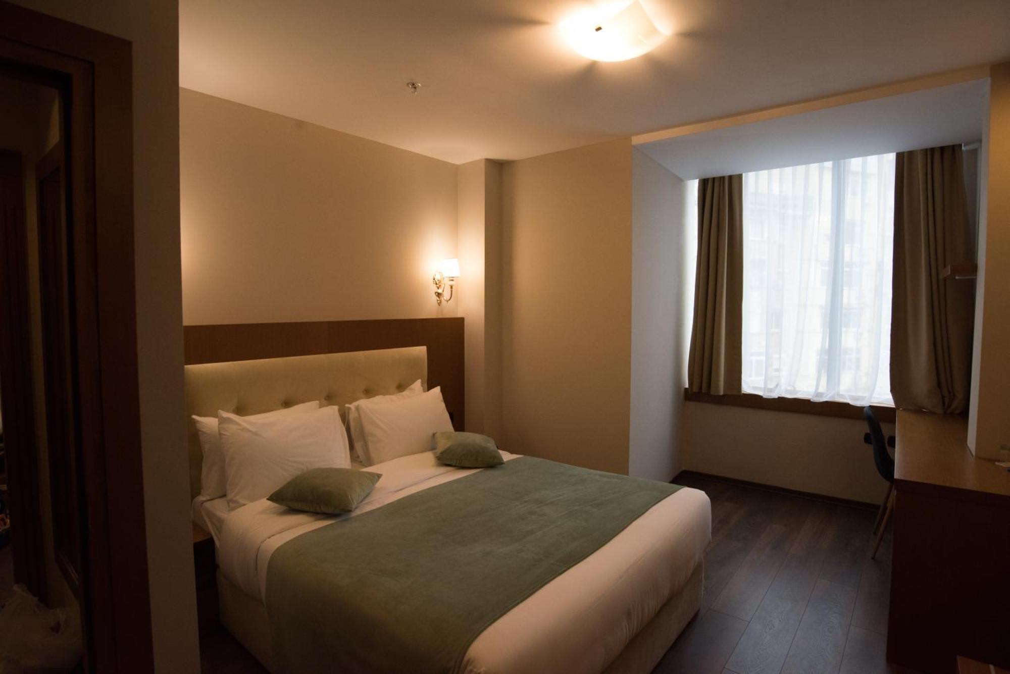 Albanopolis Hotel Tirana Exterior photo