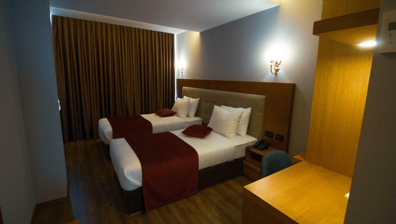 Albanopolis Hotel Tirana Exterior photo