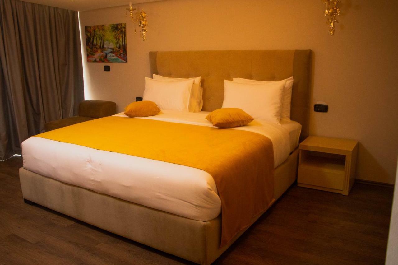 Albanopolis Hotel Tirana Exterior photo