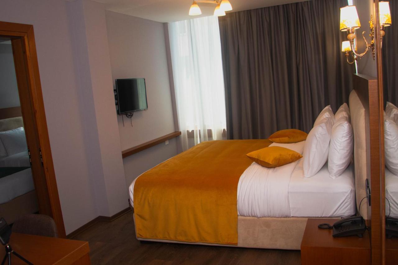 Albanopolis Hotel Tirana Exterior photo